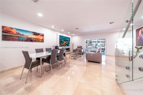 Adosado en venta en North Miami Beach, Florida, 3 dormitorios, 157 m2 № 1360254 - foto 8