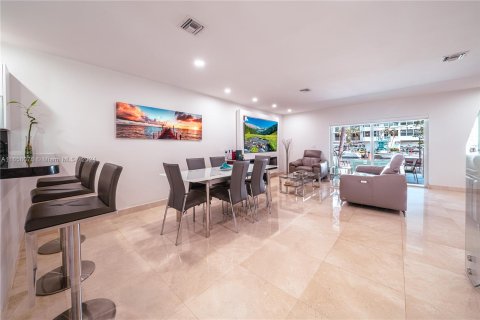 Adosado en venta en North Miami Beach, Florida, 3 dormitorios, 157 m2 № 1360254 - foto 2