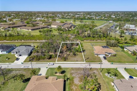 Terreno en venta en Rotonda, Florida № 1025669 - foto 1