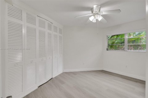 Condo in Miami, Florida, 2 bedrooms  № 1236408 - photo 11