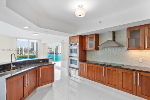 Condo in Aventura, Florida, 4 bedrooms  № 1235717 - photo 11