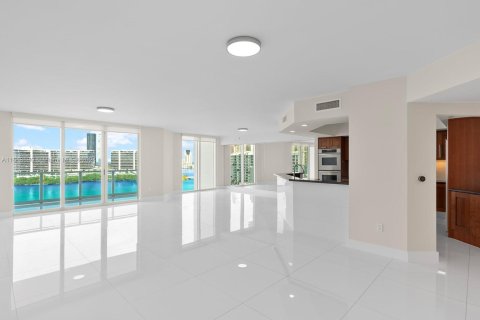 Copropriété à vendre à Aventura, Floride: 4 chambres, 321.81 m2 № 1235717 - photo 1