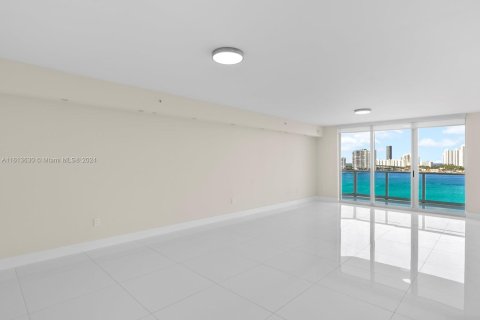 Condominio en venta en Aventura, Florida, 4 dormitorios, 321.81 m2 № 1235717 - foto 14