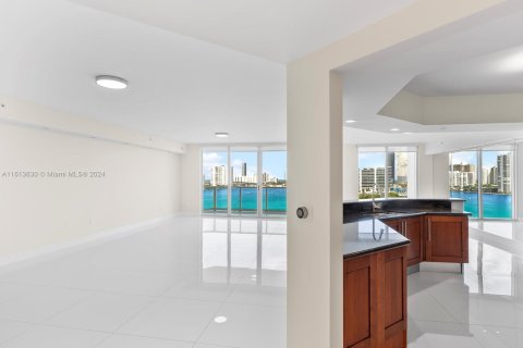 Copropriété à vendre à Aventura, Floride: 4 chambres, 321.81 m2 № 1235717 - photo 3