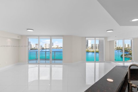 Condo in Aventura, Florida, 4 bedrooms  № 1235717 - photo 4