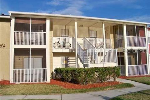 Condominio en alquiler en Brandon, Florida, 1 dormitorio, 56.86 m2 № 1356104 - foto 1