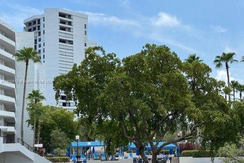 Condo in Hallandale Beach, Florida, 2 bedrooms  № 1241501 - photo 21