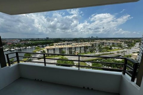 Condo in Hallandale Beach, Florida, 2 bedrooms  № 1241501 - photo 15