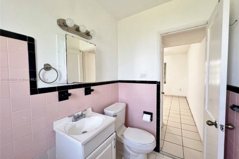 Condominio en venta en Hialeah, Florida, 1 dormitorio № 1241588 - foto 7