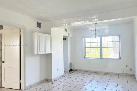 Condominio en venta en Hialeah, Florida, 1 dormitorio № 1241588 - foto 20