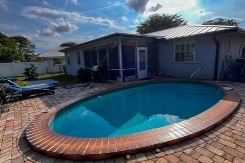 House in Riviera Beach, Florida 2 bedrooms, 132.29 sq.m. № 1054575 - photo 4