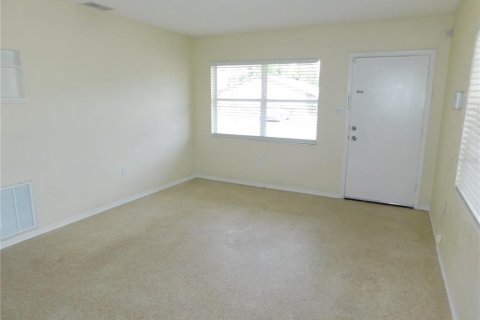 House in New Port Richey, Florida 2 bedrooms, 74.51 sq.m. № 1403738 - photo 3