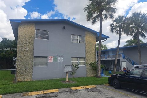 Condominio en venta en North Lauderdale, Florida, 3 dormitorios, 106.84 m2 № 1076297 - foto 1