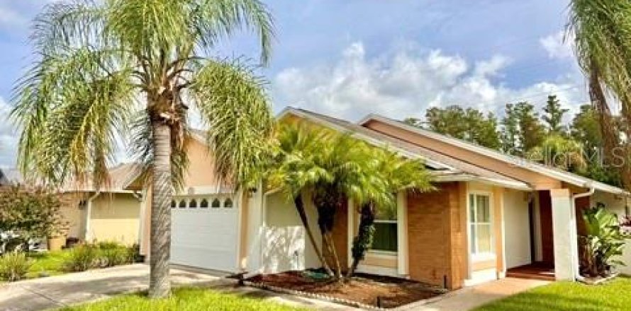 House in Kissimmee, Florida 2 bedrooms, 104.33 sq.m. № 1280381