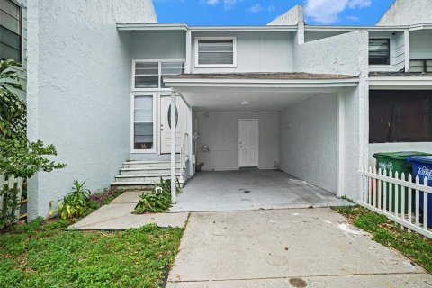 Adosado en venta en Tampa, Florida, 2 dormitorios, 99.31 m2 № 1413258 - foto 2