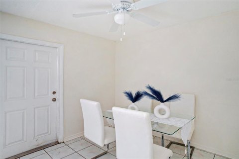 Townhouse in Tampa, Florida 2 bedrooms, 99.31 sq.m. № 1413258 - photo 12