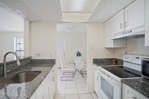 Townhouse in Tampa, Florida 2 bedrooms, 99.31 sq.m. № 1413258 - photo 15