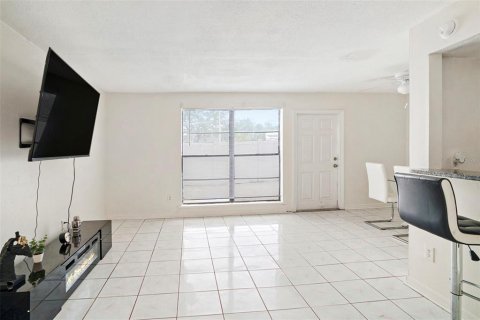 Townhouse in Tampa, Florida 2 bedrooms, 99.31 sq.m. № 1413258 - photo 10