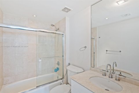 Copropriété à vendre à Sunny Isles Beach, Floride: 3 chambres, 226.68 m2 № 1071986 - photo 17