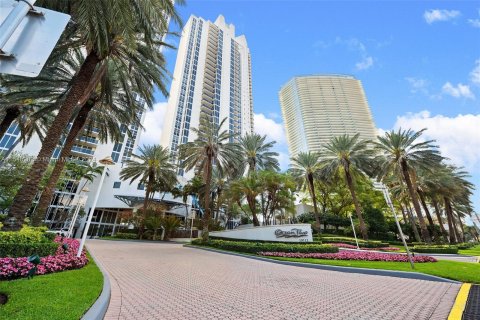 Condo in Sunny Isles Beach, Florida, 3 bedrooms  № 1071986 - photo 24