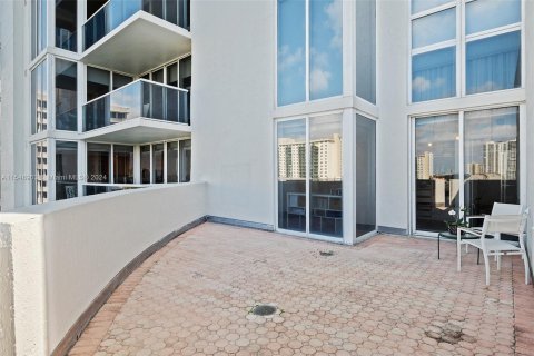 Condominio en venta en Sunny Isles Beach, Florida, 3 dormitorios, 226.68 m2 № 1071986 - foto 20