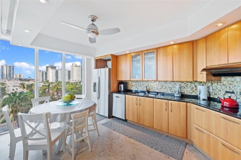 Condo in Sunny Isles Beach, Florida, 3 bedrooms  № 1071986 - photo 8