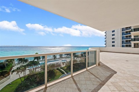 Copropriété à vendre à Sunny Isles Beach, Floride: 3 chambres, 226.68 m2 № 1071986 - photo 1