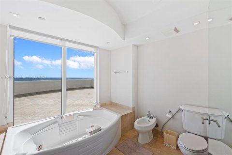 Condo in Sunny Isles Beach, Florida, 3 bedrooms  № 1071986 - photo 14