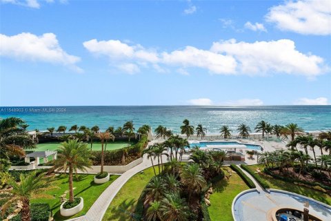 Condo in Sunny Isles Beach, Florida, 3 bedrooms  № 1071986 - photo 3