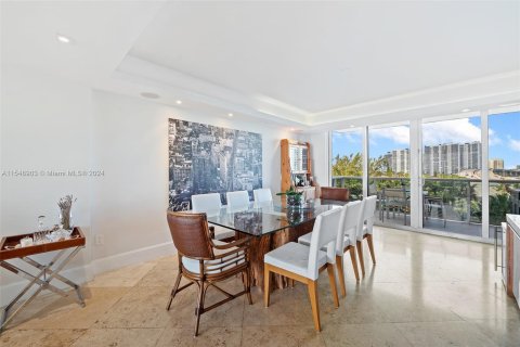 Copropriété à vendre à Sunny Isles Beach, Floride: 3 chambres, 226.68 m2 № 1071986 - photo 7