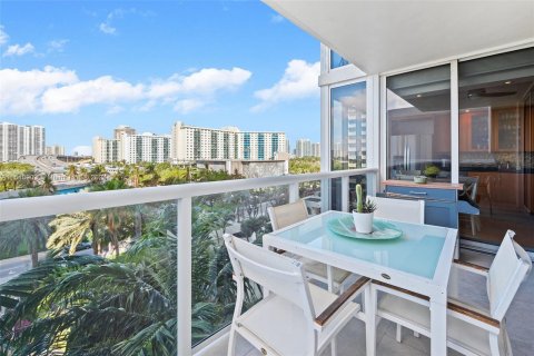 Condominio en venta en Sunny Isles Beach, Florida, 3 dormitorios, 226.68 m2 № 1071986 - foto 6