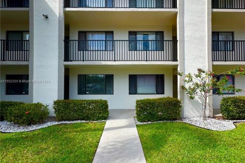 Condominio en venta en Tamarac, Florida, 2 dormitorios, 114.08 m2 № 1072027 - foto 1