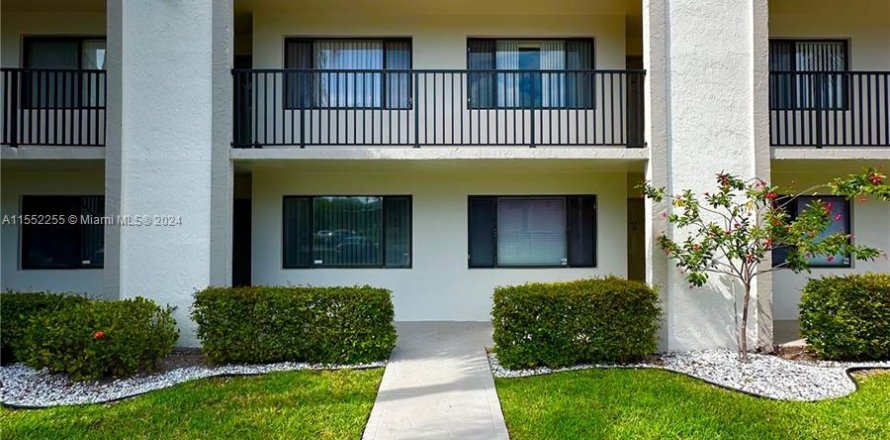 Condominio en Tamarac, Florida, 2 dormitorios  № 1072027