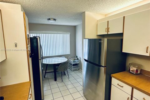 Condo in Tamarac, Florida, 2 bedrooms  № 1072027 - photo 19