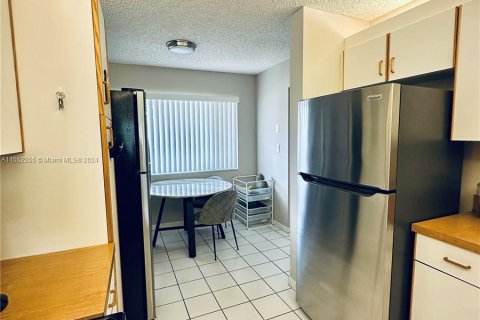 Condo in Tamarac, Florida, 2 bedrooms  № 1072027 - photo 15