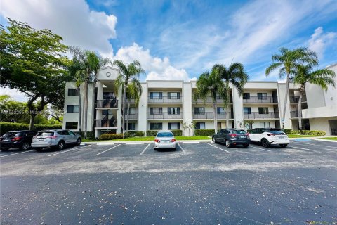 Condo in Tamarac, Florida, 2 bedrooms  № 1072027 - photo 3