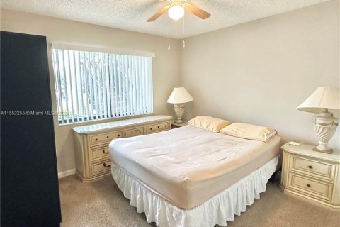 Condo in Tamarac, Florida, 2 bedrooms  № 1072027 - photo 25