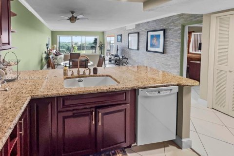 Copropriété à vendre à Pompano Beach, Floride: 3 chambres, 129.13 m2 № 1067564 - photo 2