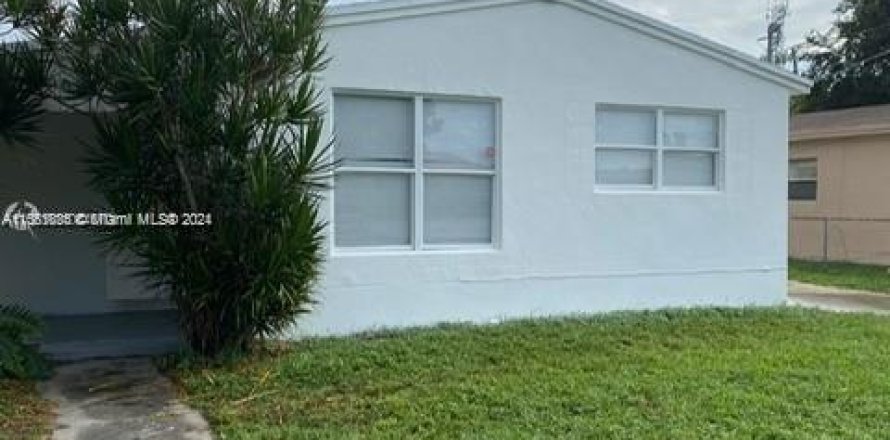 House in West Park, Florida 3 bedrooms, 112.6 sq.m. № 1067561
