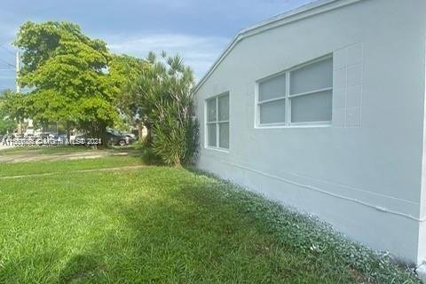 House in West Park, Florida 3 bedrooms, 112.6 sq.m. № 1067561 - photo 2