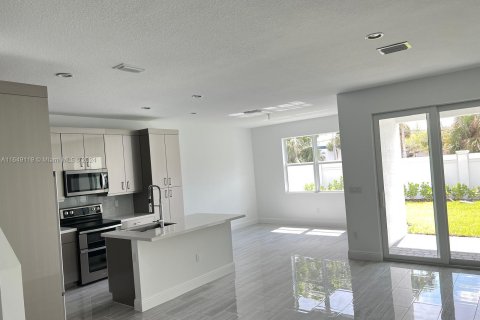 Touwnhouse à vendre à Deerfield Beach, Floride: 3 chambres, 171.13 m2 № 1331811 - photo 6