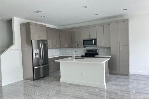 Adosado en venta en Deerfield Beach, Florida, 3 dormitorios, 171.13 m2 № 1331811 - foto 5