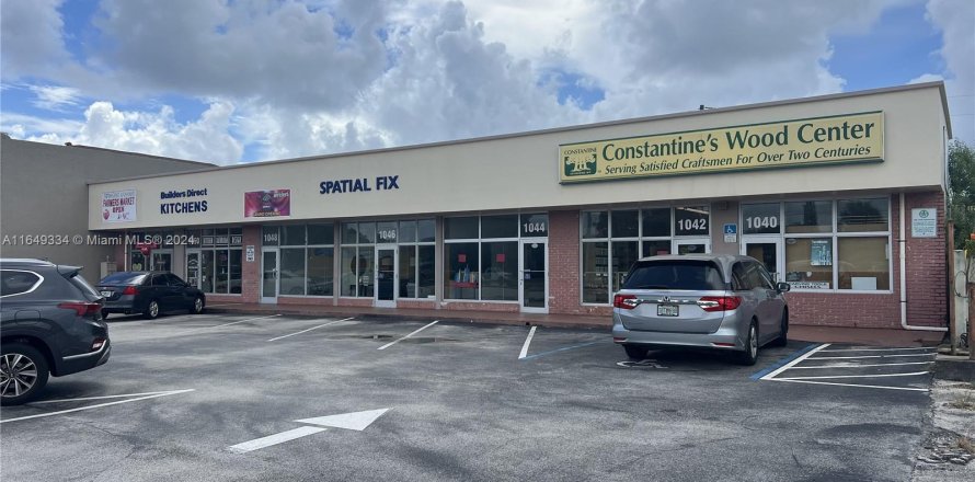 Commercial property in Oakland Park, Florida № 1331906