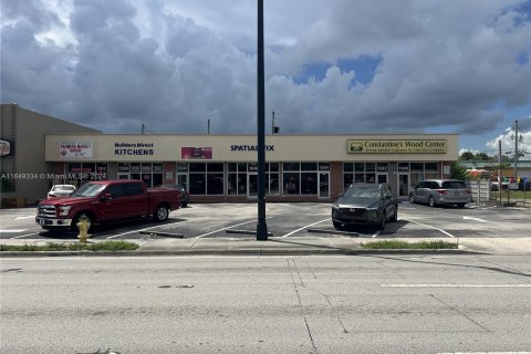 Commercial property in Oakland Park, Florida № 1331906 - photo 2