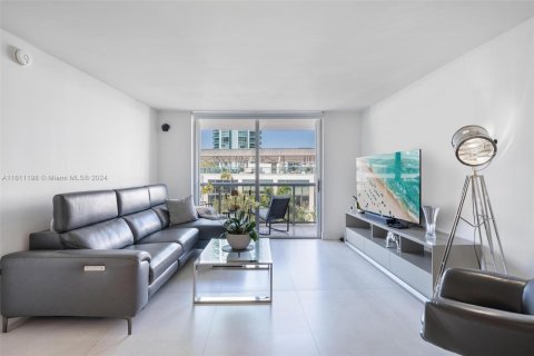 Condo in Miami Beach, Florida, 2 bedrooms  № 1233395 - photo 2