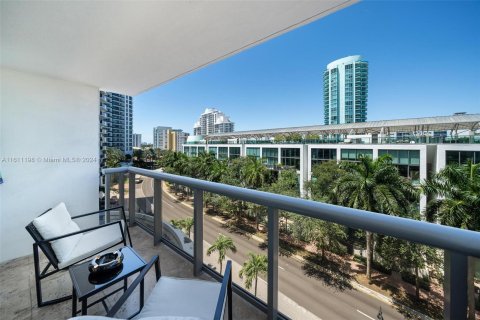 Condo in Miami Beach, Florida, 2 bedrooms  № 1233395 - photo 1