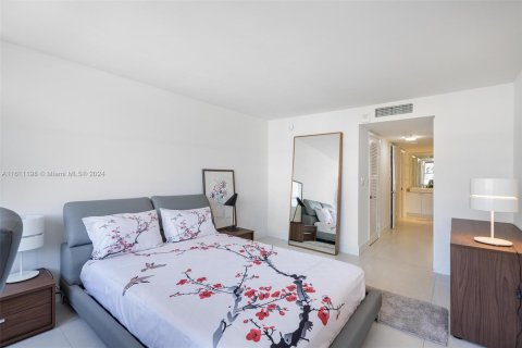 Condo in Miami Beach, Florida, 2 bedrooms  № 1233395 - photo 10