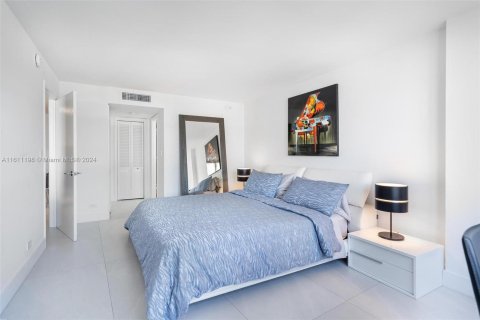 Condo in Miami Beach, Florida, 2 bedrooms  № 1233395 - photo 12