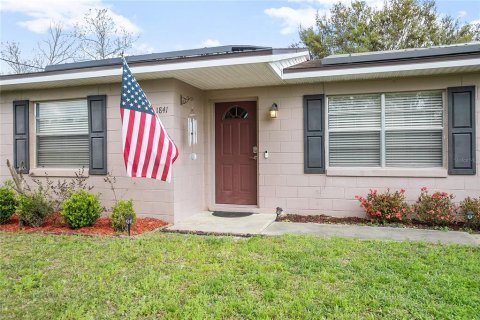 House in DeLand, Florida 3 bedrooms, 114.83 sq.m. № 1062974 - photo 1