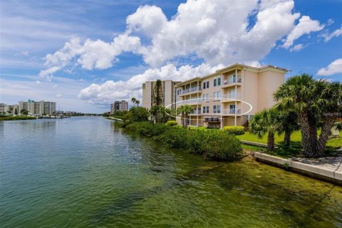 Condominio en venta en South Pasadena, Florida, 3 dormitorios, 217.58 m2 № 1414754 - foto 1